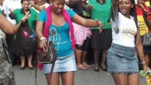 OUGANDA : Les femmes exigent de l’argent de…