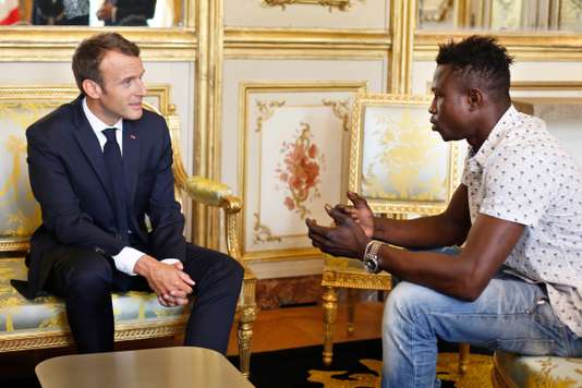 FRANCE-MALI : un malien sans papier sauve un enfant suspendu dans le vide, est  grandement récompensé par le président français.