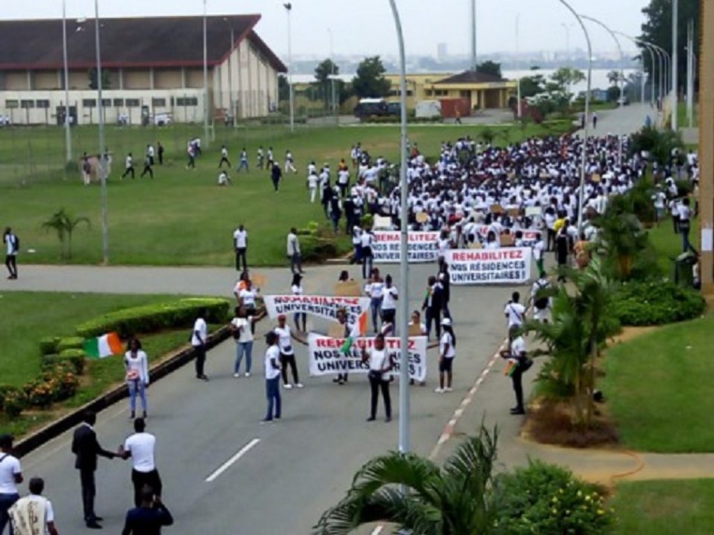 COTE-D’IVOIRE : FESCI : la Fédération estudiantine et scolaire de Côte d’Ivoire (FESCI), bloque l’entrée à l’université de Cocody