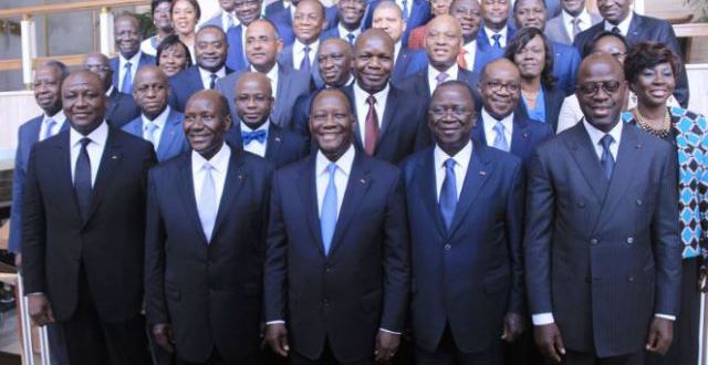 COTE-D’IVOIRE : Alassane Ouattara a dissout  le gouvernement.